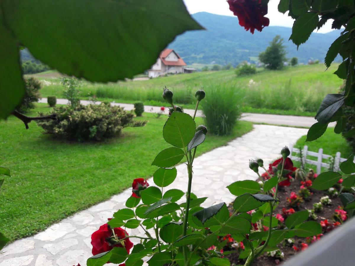 Wooden House Nela Near Plitvice Lakes Smoljanac Εξωτερικό φωτογραφία